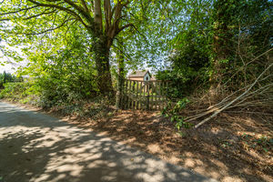 ACCESS FROM BATTLEFIELD LANE- click for photo gallery